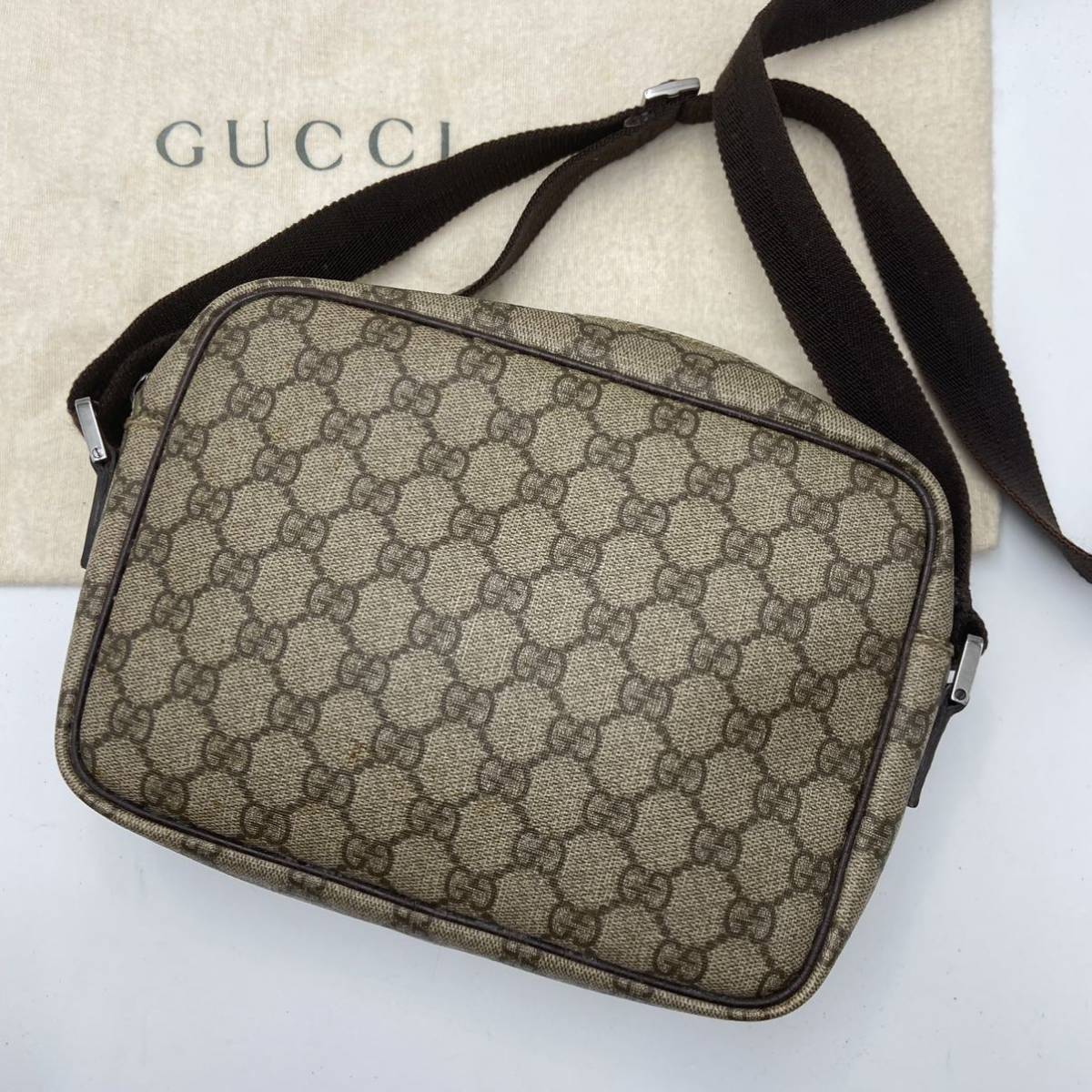 1円《極美品》グッチ　GUCCI ショルダーバッグ　GGスプリーム　PVC メンズ　レディース　ベージュ　スクエア　サコッシュ　ポシェット_画像2