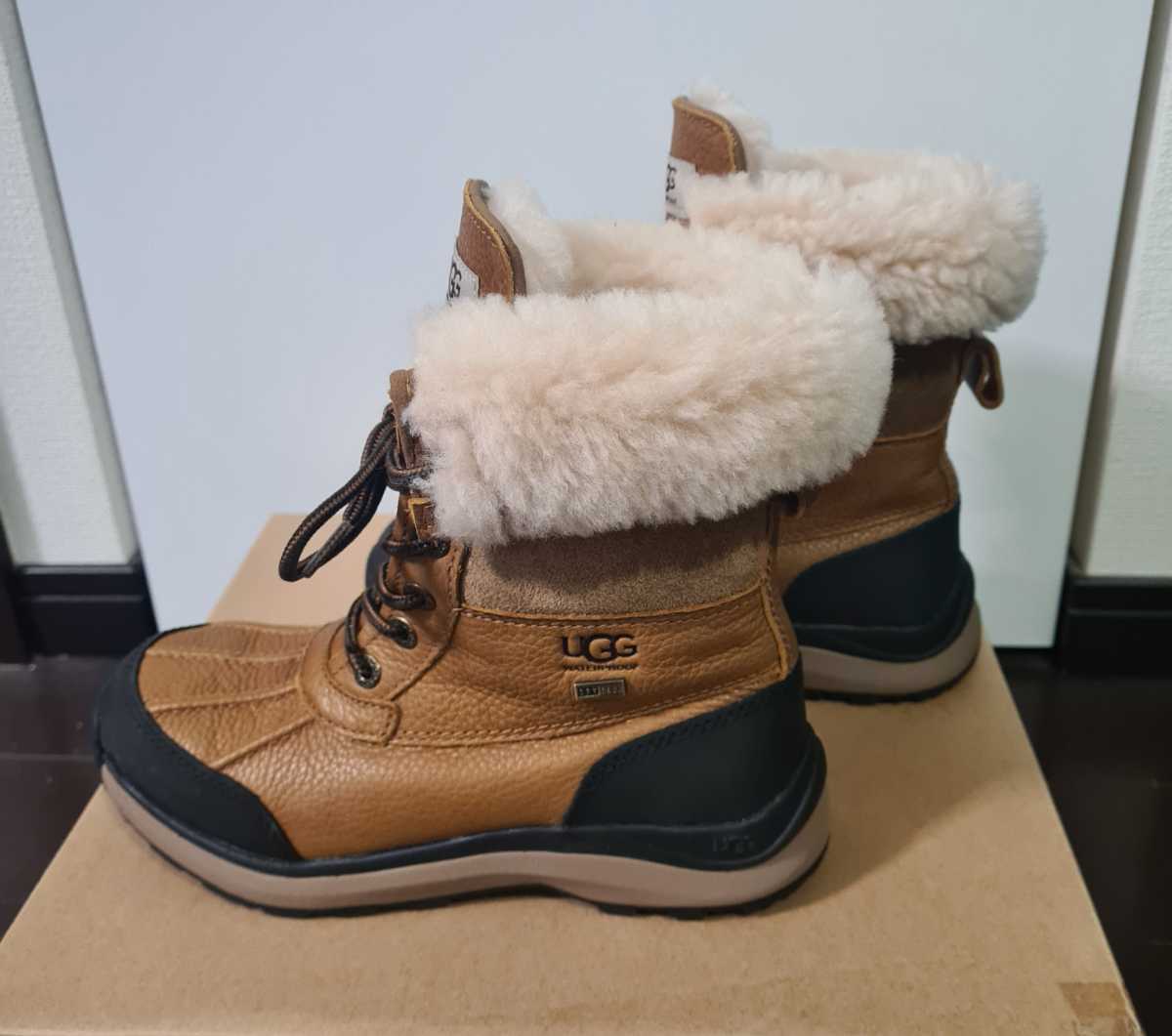 【新品、★超厚手★】 UGG ADIRONDACKⅢ ディロンダック ブーツ III 防寒防水ブーツ JP22_画像3