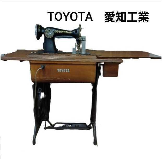 .)TOYOTA Aichi industry [ Junk ] stepping sewing machine antique sewing machine iron legs Showa Retro that time thing Toyota sewing machine (221005