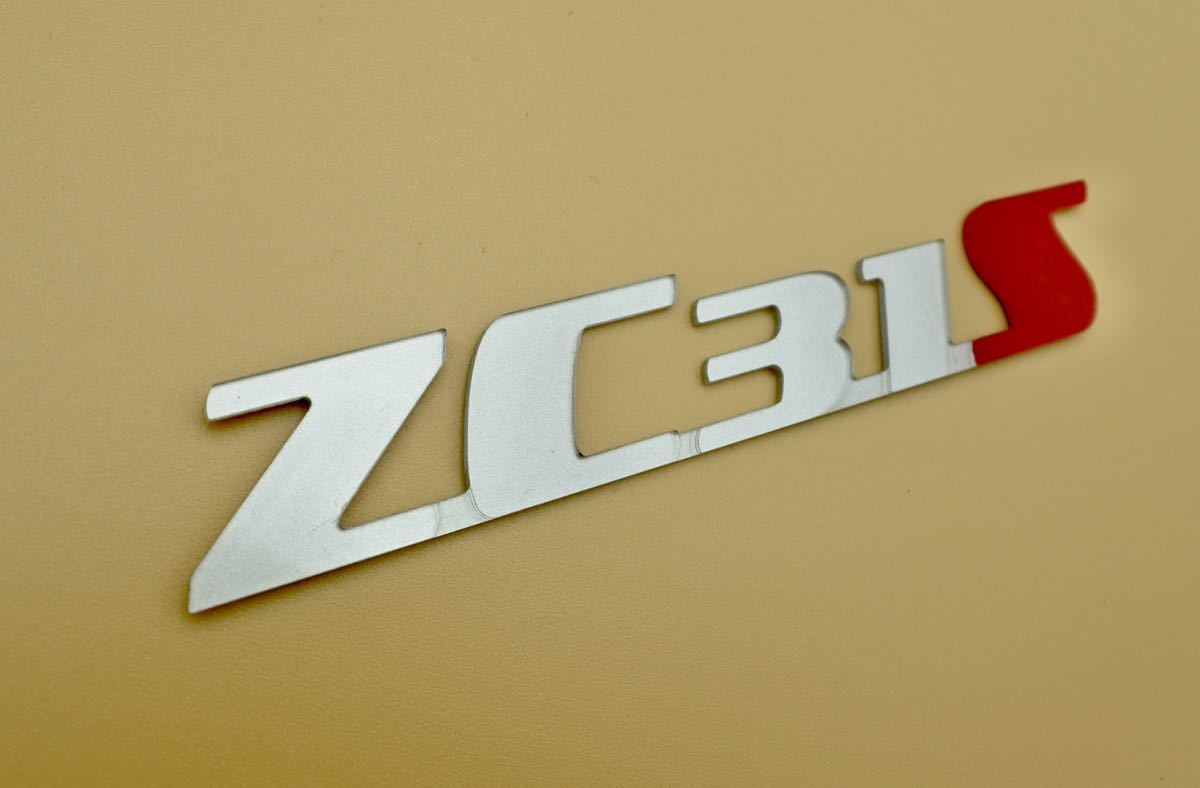 スズキ スイフトスポーツ ZC31S Handmade emblem オリジナル 手作りミニエンブレム　2個セット(シルバーメタリック+レッド)_画像3