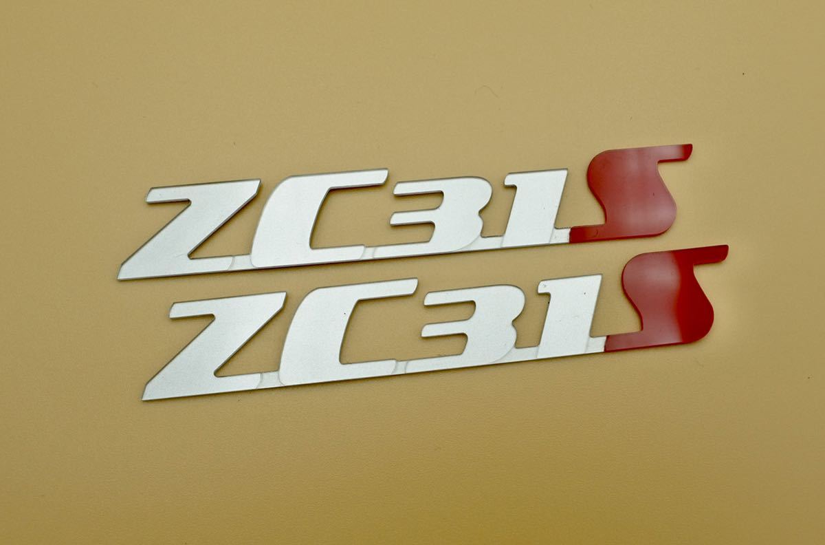 スズキ スイフトスポーツ ZC31S Handmade emblem オリジナル 手作りミニエンブレム　2個セット(シルバーメタリック+レッド)_画像1