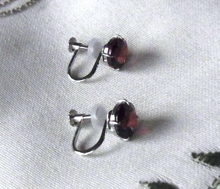  platinum *7 millimeter natural garnet. simple earrings ***