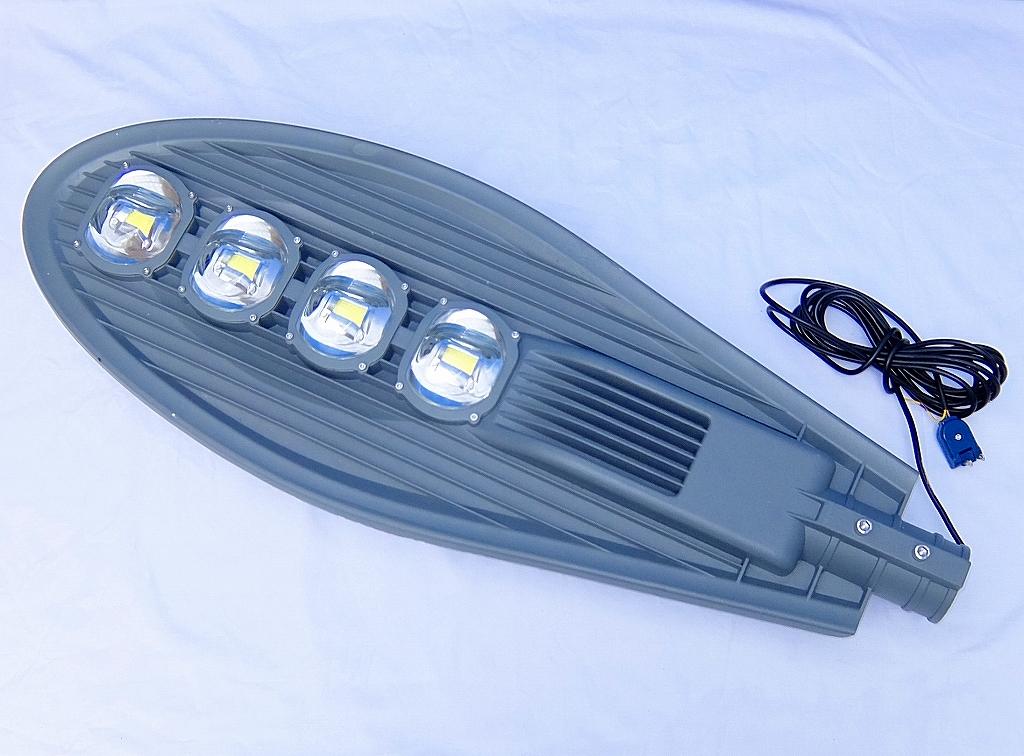 ◆最新！プロジェクター式 道路灯タイプ LED200W投光器！2000W相当 店舗/工場/駐車場/広場に◆