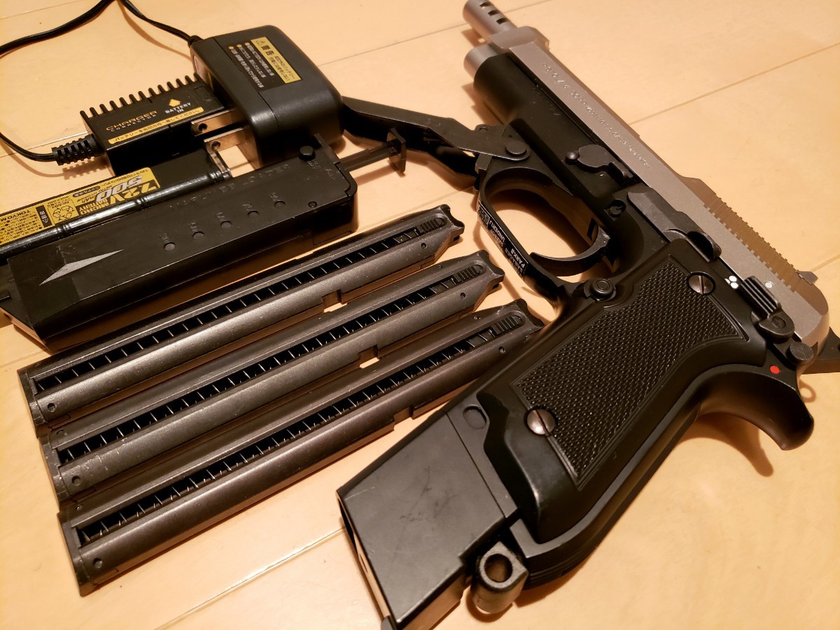 東京マルイ「M93R」電動ガン一式 まとめ マガジン×-本、ハンドガン