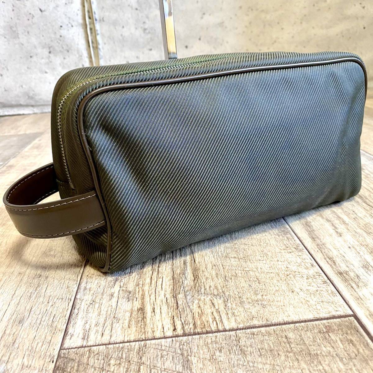 現品 LOUIS VUITTON ルイヴィトン タイガ セカンドバッグ グリーン