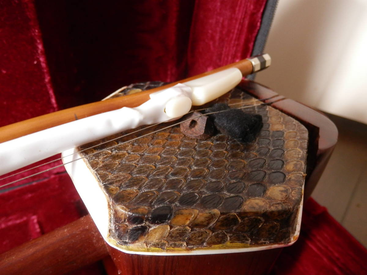中国 二胡 上海民族楽器 蛇革 ケース付 民族楽器 中国美術 古玩 唐物*TAMS410の画像4