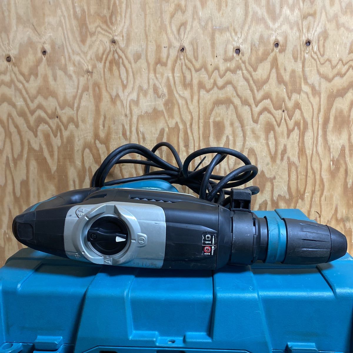 makita マキタ 40mm ハンマドリル HR4013C SDS-マックス タイプ AVT 低