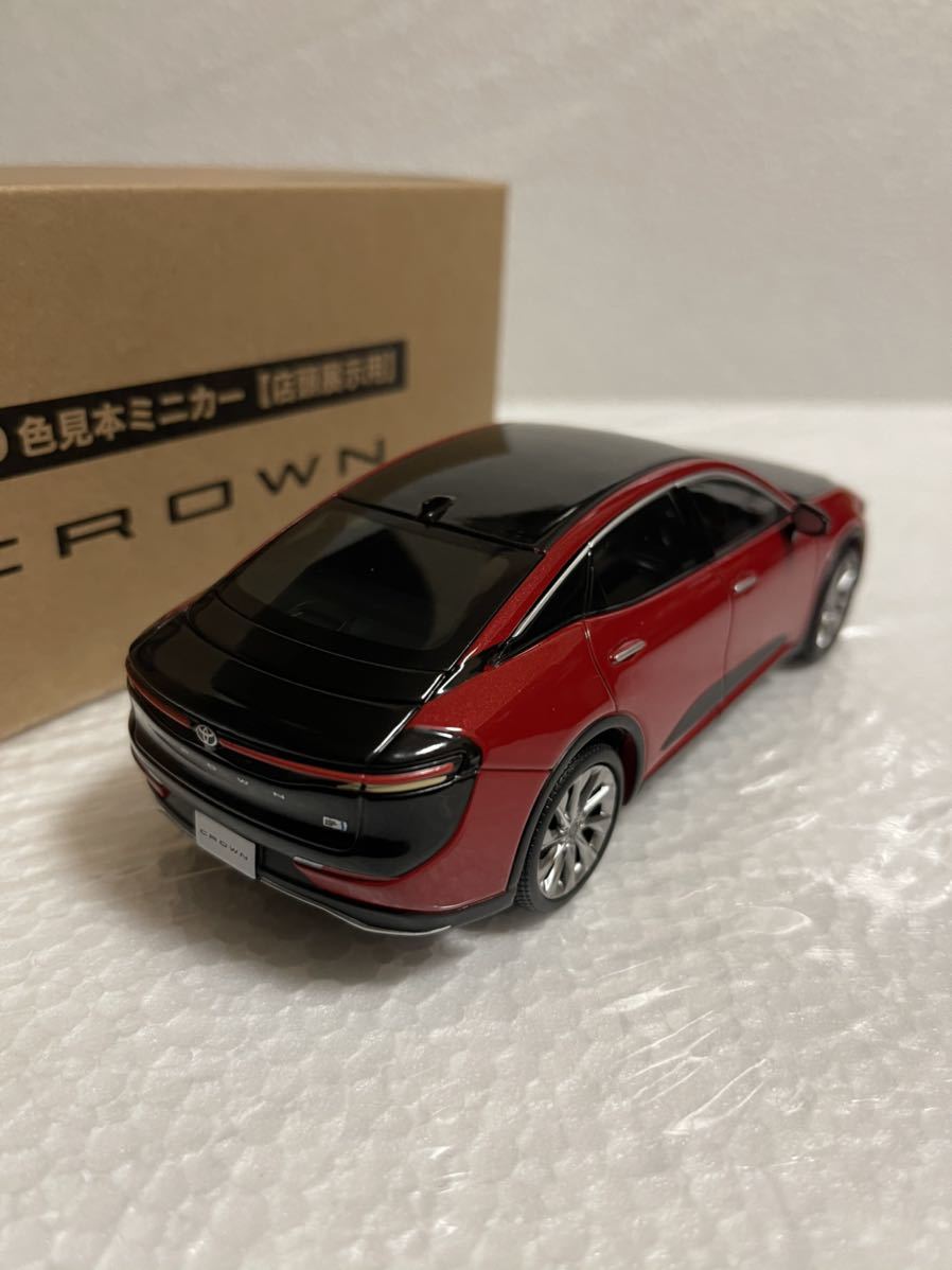 1/30 トヨタ 新型クラウン CROWN クラウンクロスオーバー 最新モデル カラーサンプル ミニカー　ブラック×エモーショナルレッドⅡ_画像2