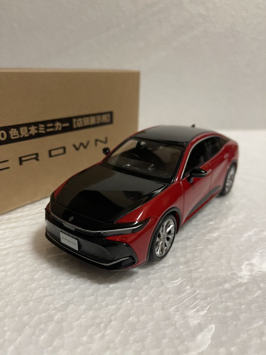 1/30 トヨタ 新型クラウン CROWN クラウンクロスオーバー 最新モデル カラーサンプル ミニカー　ブラック×エモーショナルレッドⅡ_画像1