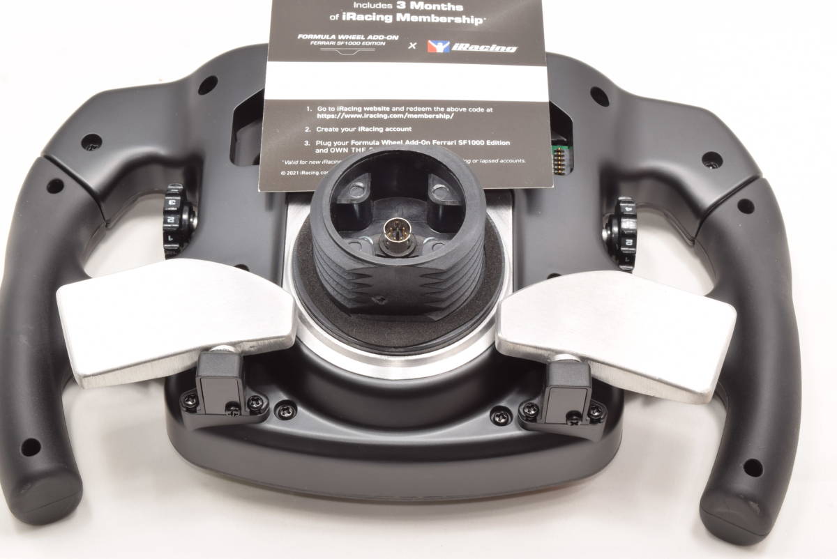 新品級 Thrustmaster スラストマスター Formula Wheel Add-On SF1000 Edition PS5 PS4 Xbox PC 対応 コントローラー フェラーリ _画像3