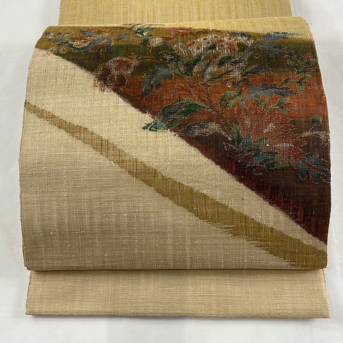 競ナビ】袋帯 逸品 落款 渡文 草花 金銀糸 薄茶色 お太鼓柄 正絹