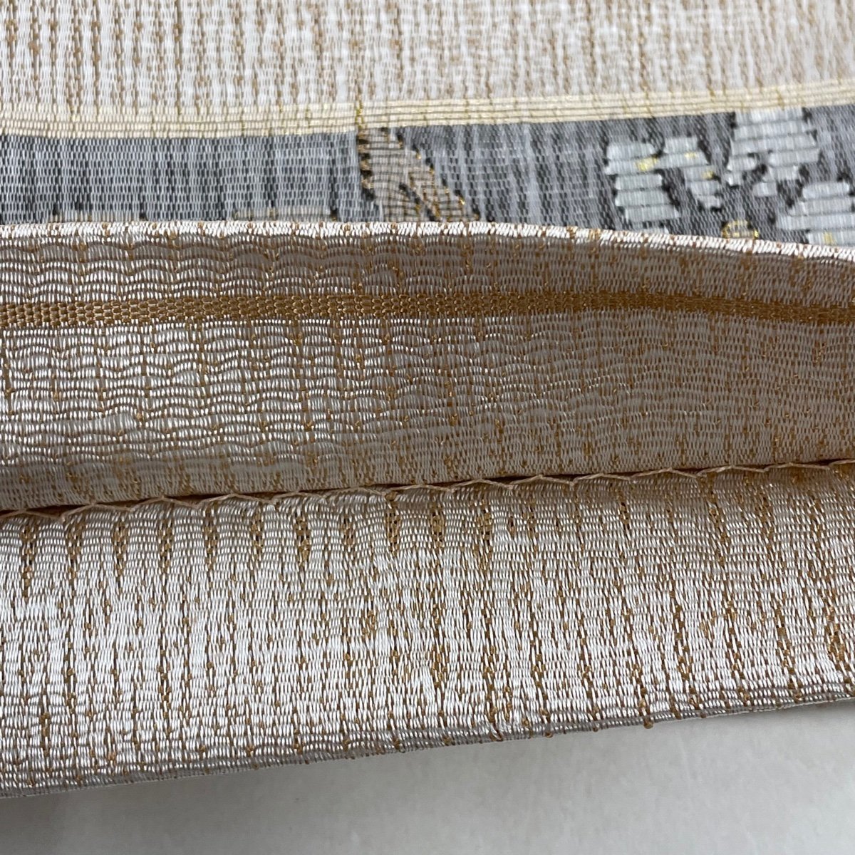 競ナビ】 袋帯 美品 名品 段縞 花唐草 箔 金糸 ベージュ お太鼓柄 正絹