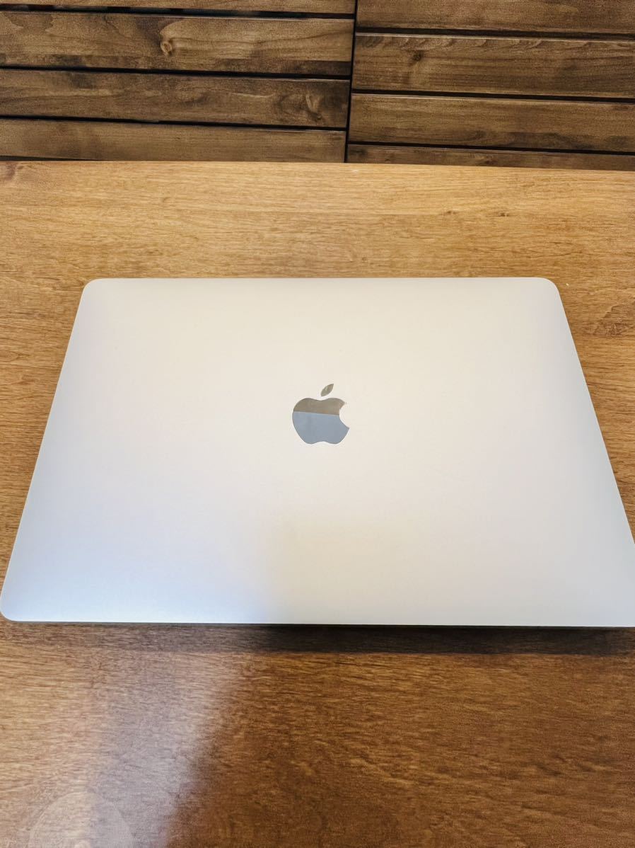 美品 MacBook Air 2018 シルバー MREA2J/A Apple_画像1