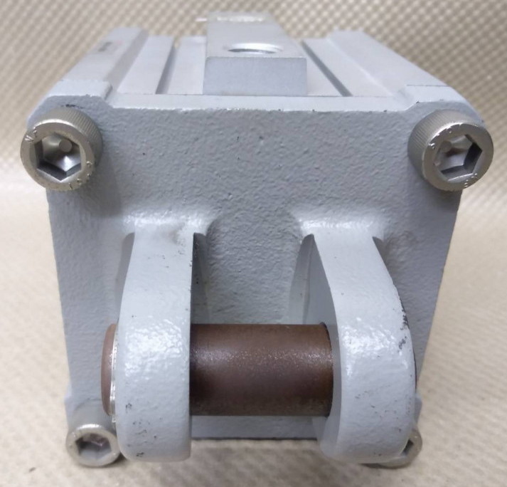 SMC 薄形エアシリンダー CQ2D100-50DCM 取付支持金具付 チューブ SMC 薄形エアシリンダー CQ2D100-50DCM 取付支持金具付 チューブ