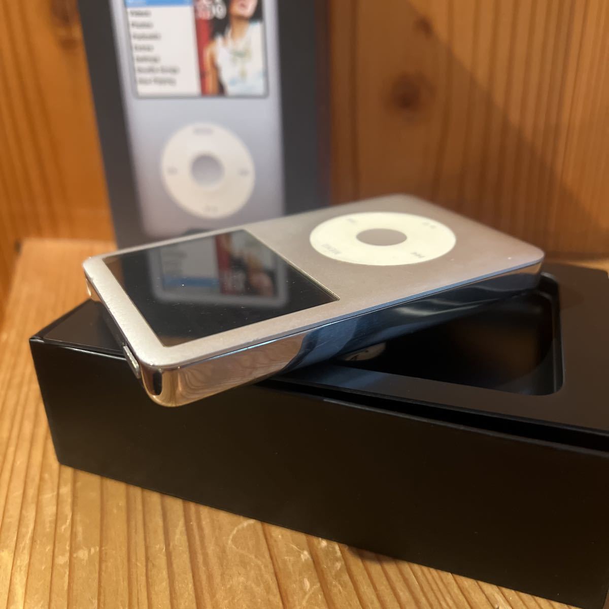 Apple iPod classic SILVER 160GB 箱付き シリコンケース付き　アップル　アイポッド　クラシック シルバー　箱付き_画像5