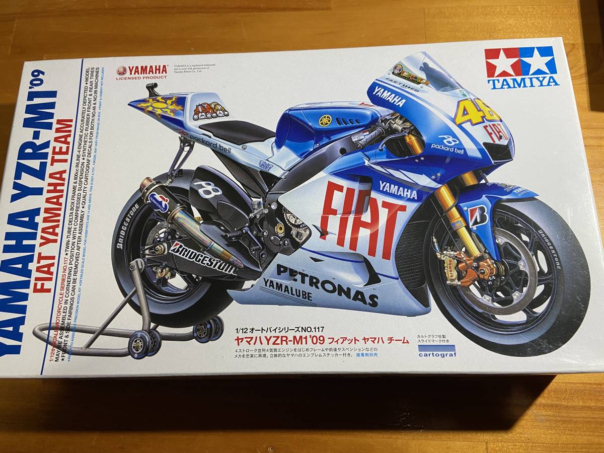 タミヤ 1/12 ヤマハ YZR-M1 09 フィアット ヤマハ チーム ディテール