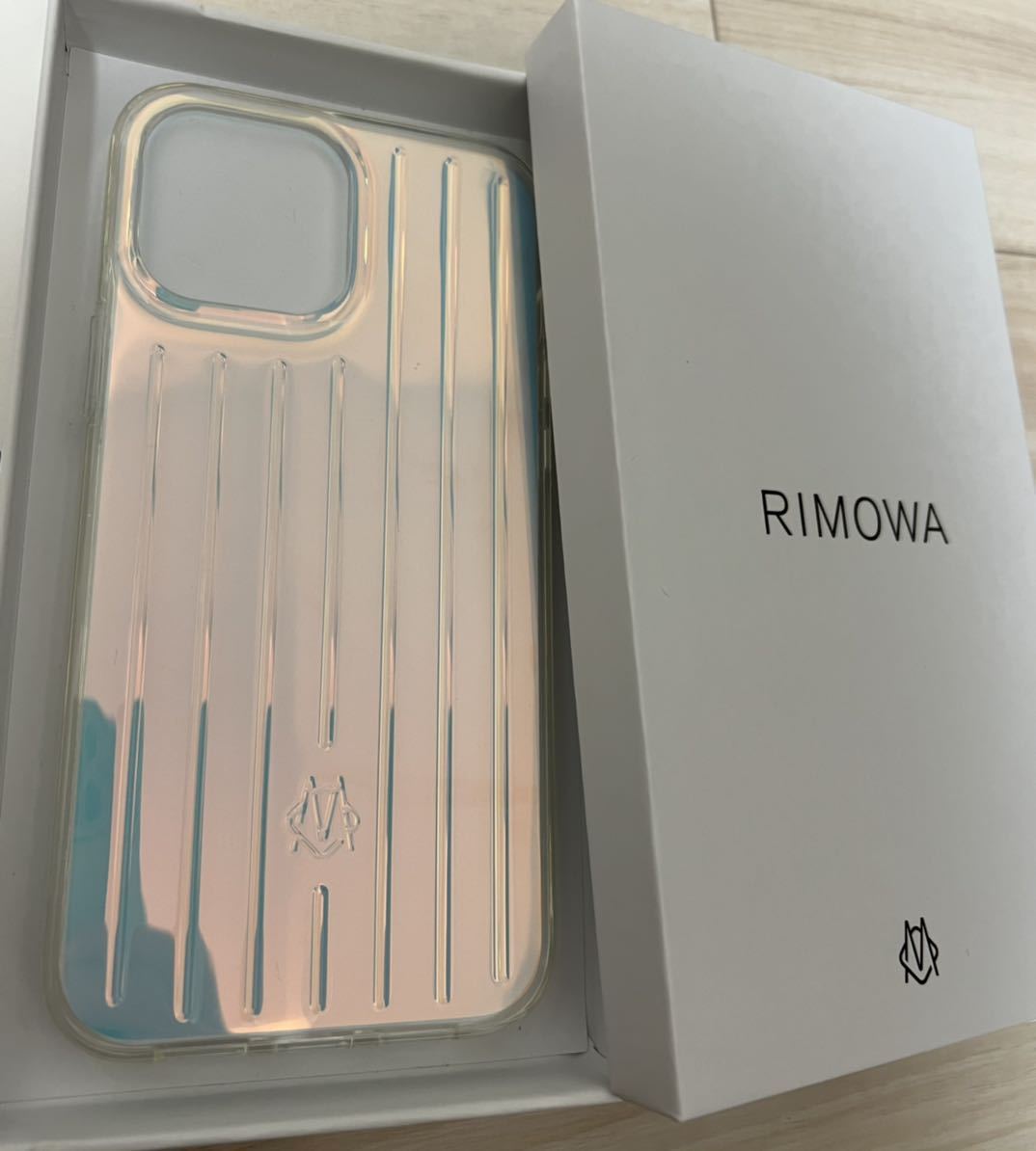 新品 リモワ イリディセント iPhoneケース オーロラレインボー 新品 リモワ イリディセント iPhoneケース オーロラレインボー
