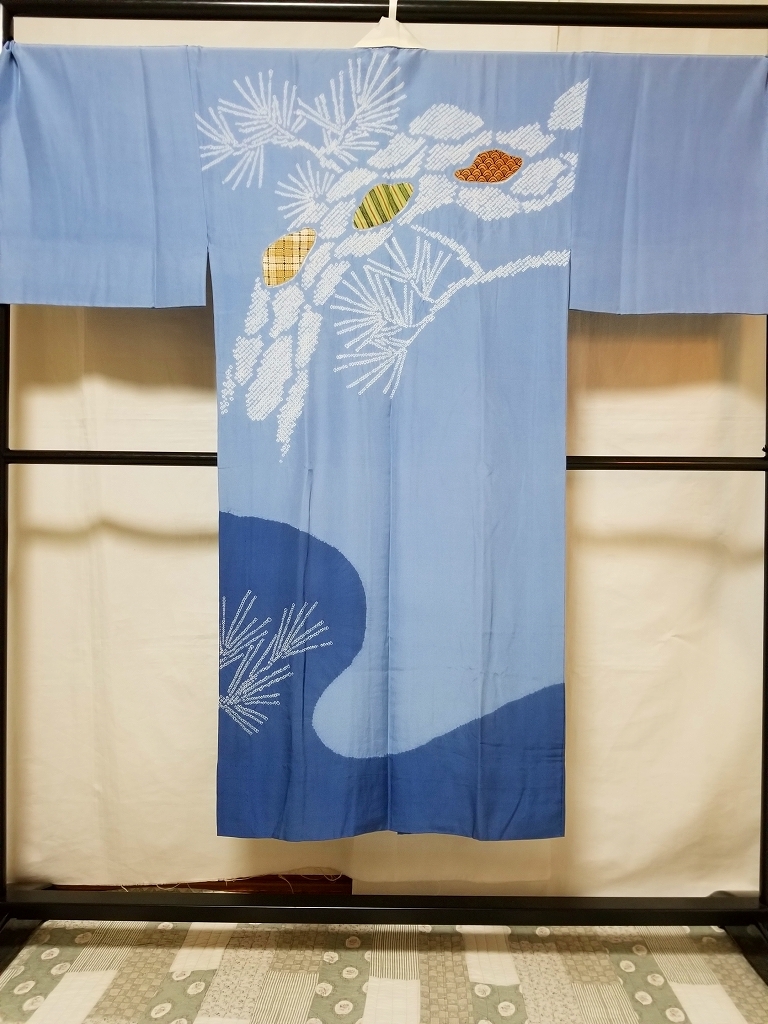 [. virtue ] gentleman thing * unused goods * small defect goods { silk *...*. feather. long kimono-like garment }* height 143-.74* light blue color ground * hand aperture stop. [ pine ]..... pattern * neckpiece attaching *N5739