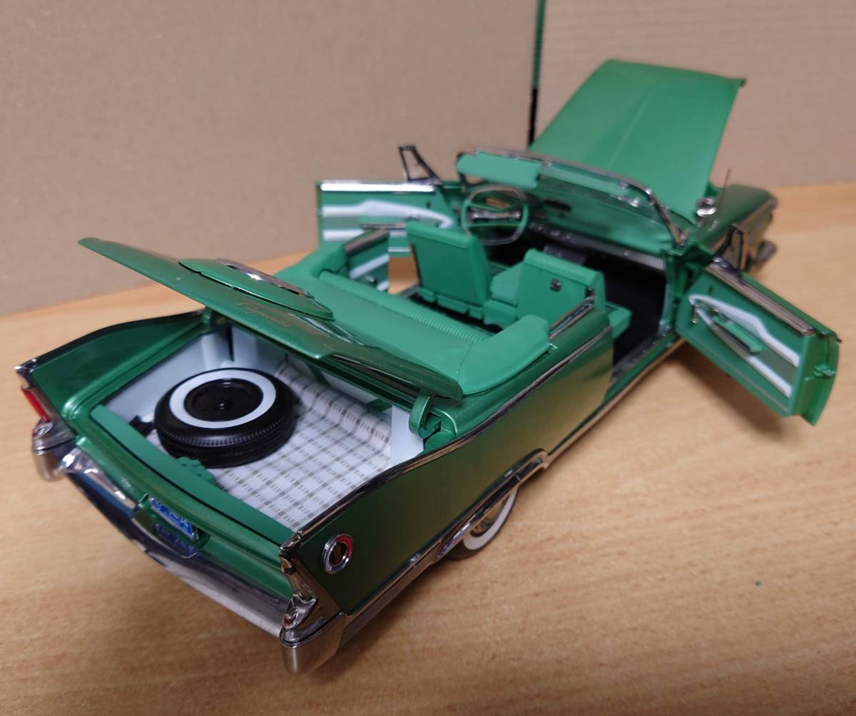 1/18 プリムスフューリーオープンコンバーチブル1960Chromeグリーン