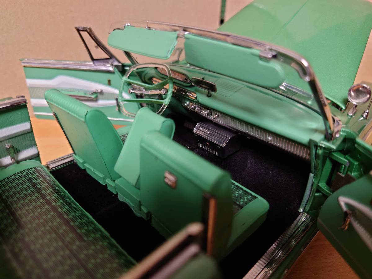 1/18 プリムスフューリーオープンコンバーチブル1960Chromeグリーン