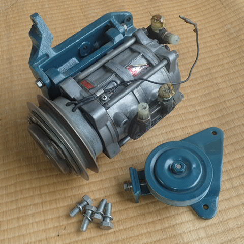日産 L型 ハコスカ ケンメリ クーラー エアコン コンプレッサー ブラケット テンショナー