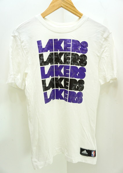 ●アディダス adidas NBA レイカース LAKERS 五段 ロゴ 白地 Tシャツ S●K_画像1