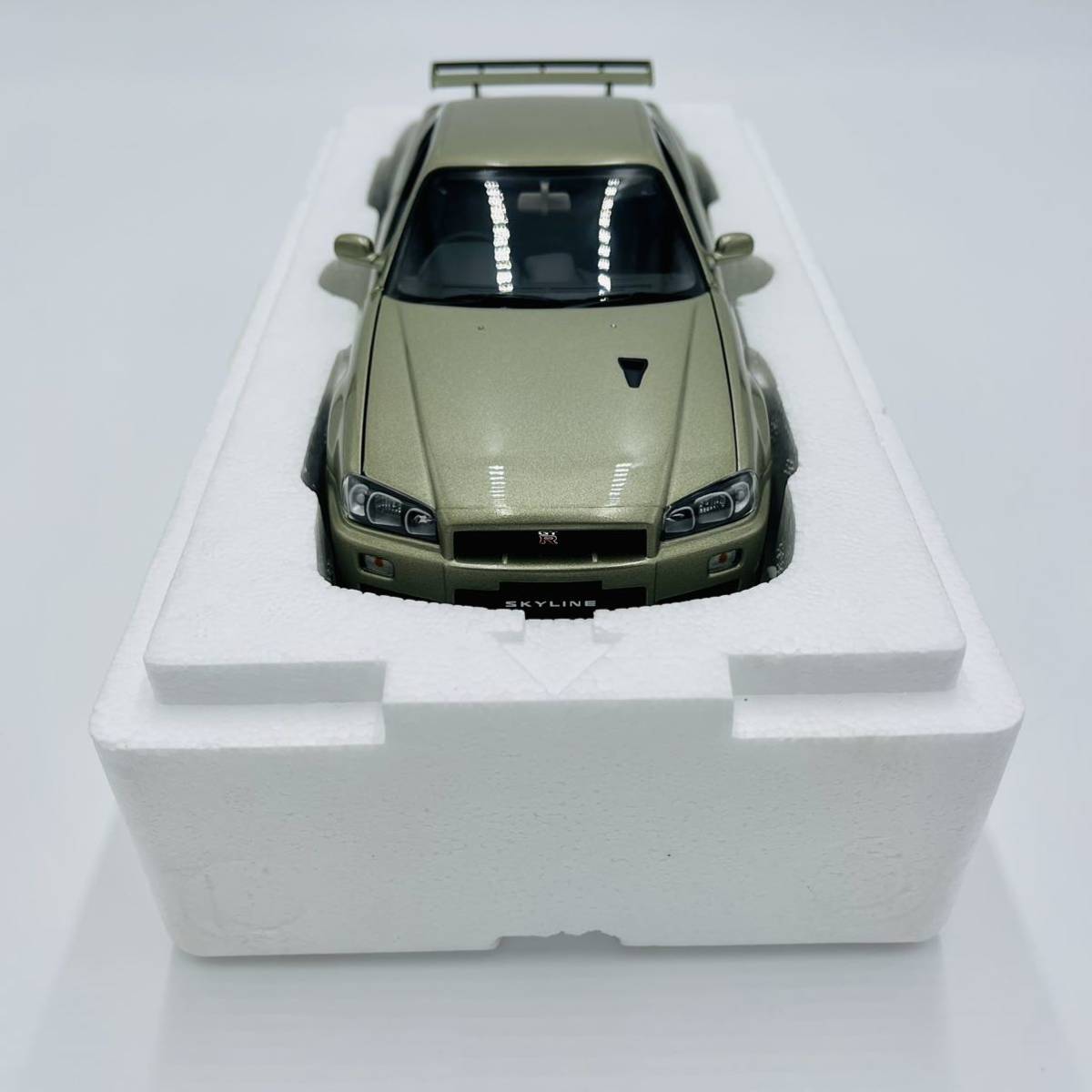 絶版 オートアート 1/18 ニッサン スカイライン R34 GTR V-SPEC II NUR