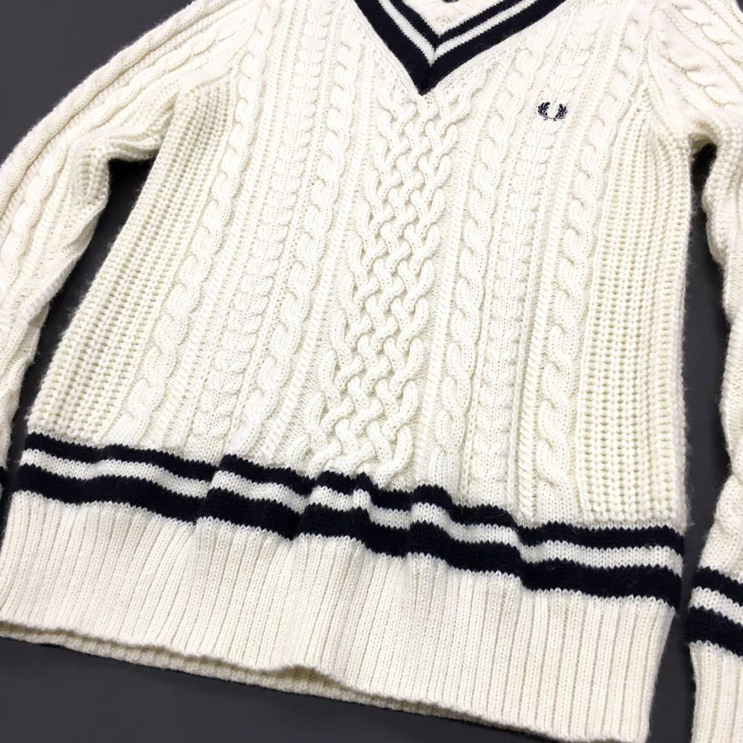 FRED PERRY フレッドペリー チルデンニット ケーブル編み セーター Vネック 刺繍ワンポイント メンズ XS ナチュラル ヒットユニオン 美品_画像4