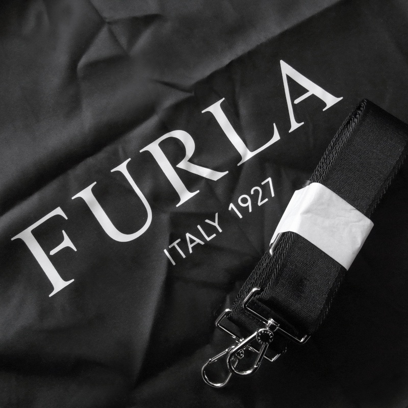 **FURLA( Furla )/ on goods . feeling of luxury. exist ...! business scene .. up mistake not equipped. shoulder with strap leather briefcase 