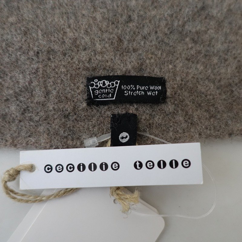美品/定価3.1万】セシルテレ cecilie telle *ハイネックポンチョ 美品/定価3.1万】セシルテレ cecilie telle *ハイネックポンチョ