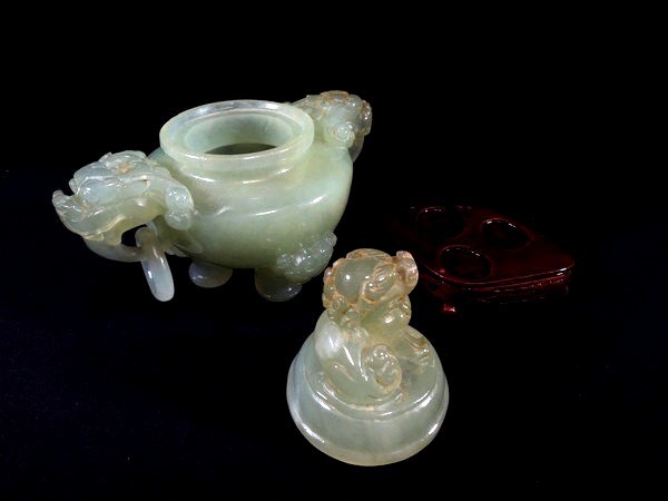 中国美術/青砡彫獣双耳遊環付香炉/唐木台付/緑砡石/翡翠/香道具/茶道具