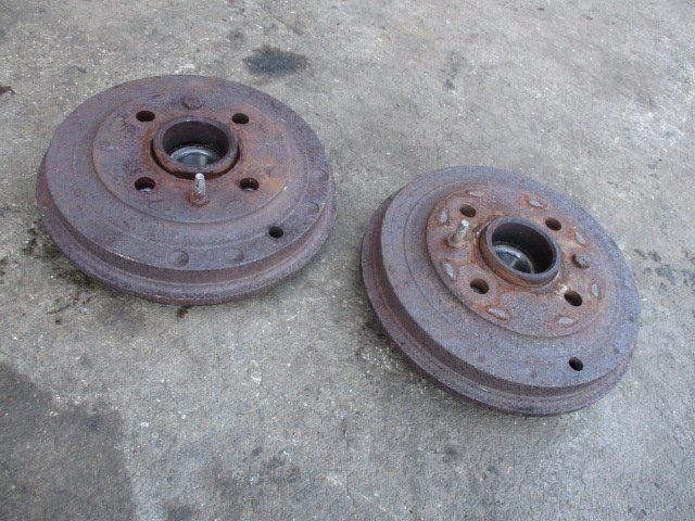 (073)141AKA bread dahlia brake drum left right 