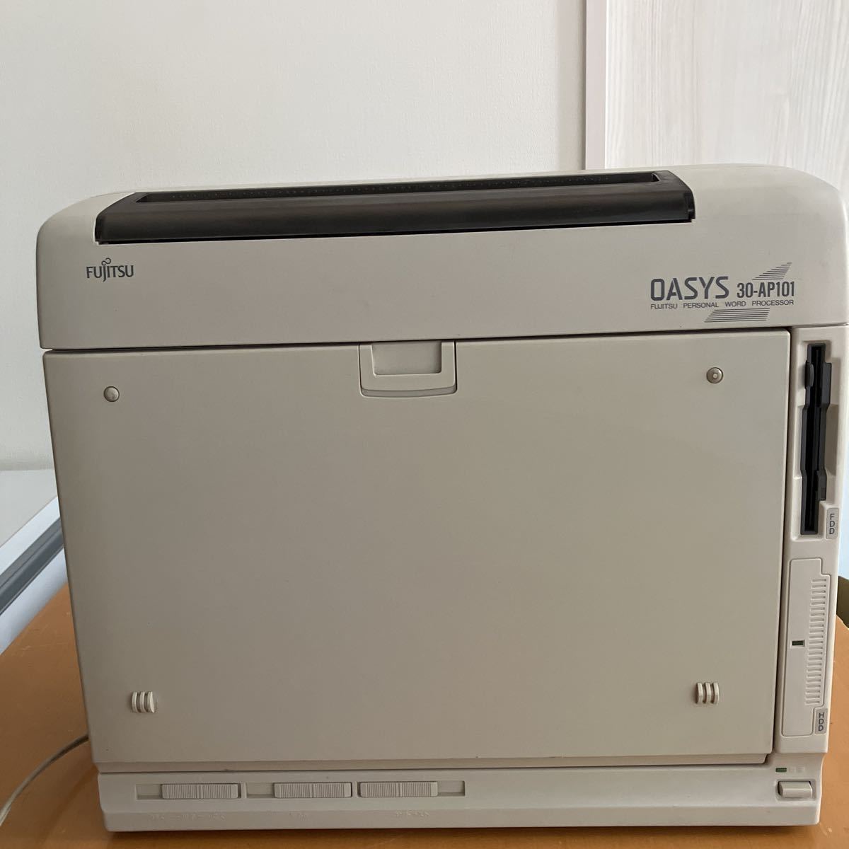 OASYS FUJITSU 富士通 ワープロ 30-AP101 通電のみ、ジャンク品_画像3