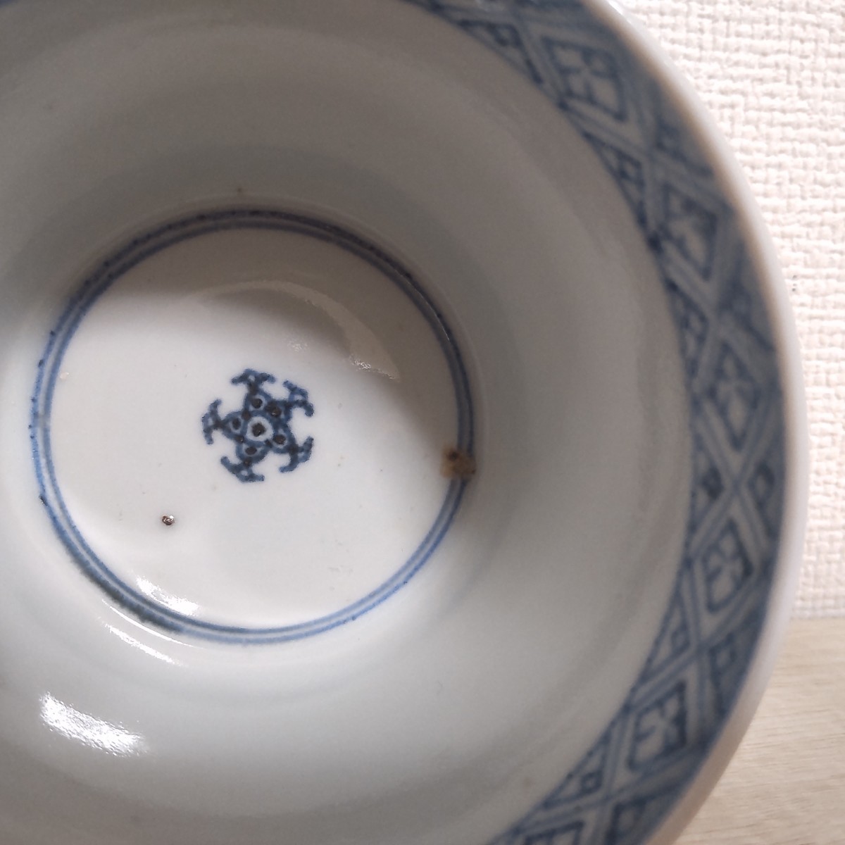 お値下げしました、古伊万里 染付 矢羽根 見込五弁花 そば猪口 お値下げしました 古伊万里 染付 矢羽根 見込五弁花 そば猪口