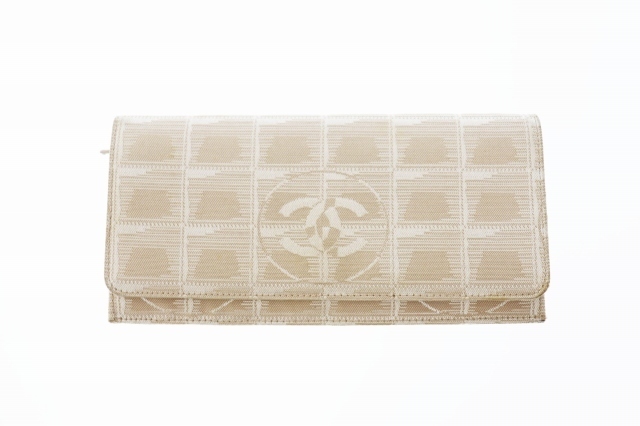 フォロワー CHANEL - CHANEL シャネル ニュートラベルライン 折り財布