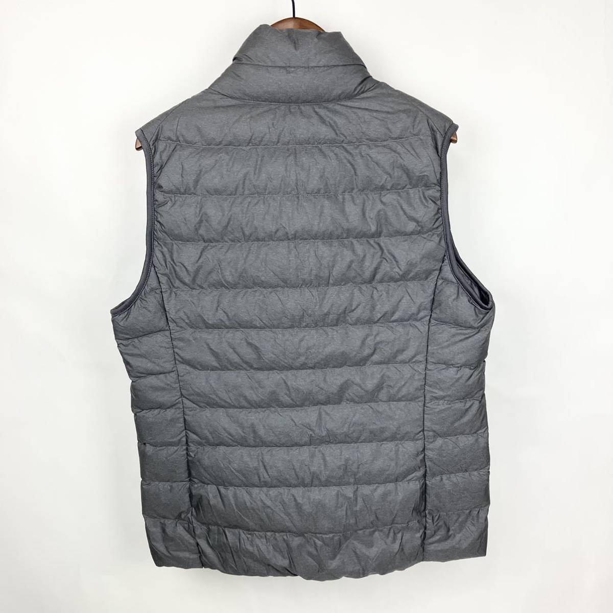  large size UNIQLO Uniqlo Ultra light down vest dark gray lady's L travel outdoor nylon inner protection against cold 