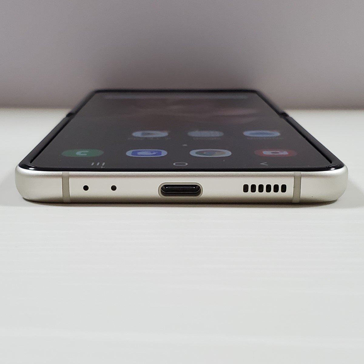 受注生産品 Galaxy Z Flip3 5G SCG12 128GB au クリーム ad-naturam.fr