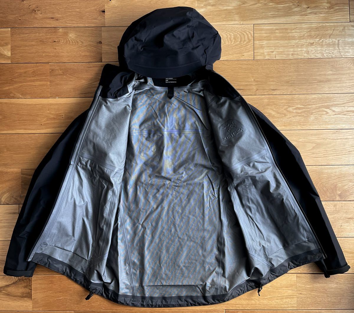 国内正規 新品】ARC'TERYX Beta LT Jacket Men's Black Small 国内正規 新品】ARC'TERYX Beta LT Jacket Men's Black Small