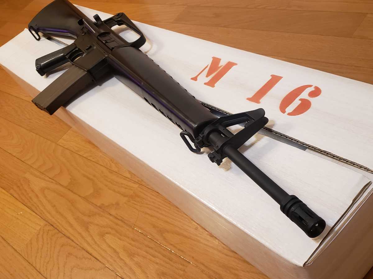 MGC製樹脂製モデルガン M16 【錆び等所々あり & 木目調なんちゃって箱