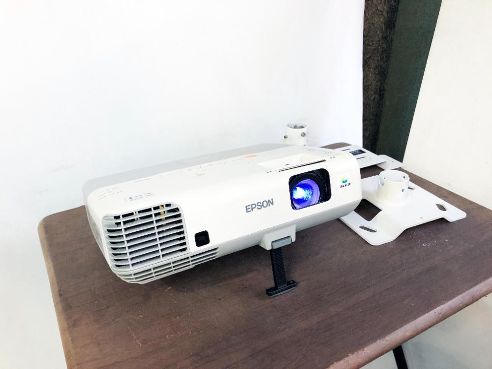 ★ 中古★EPSON 液晶プロジェクター 3500ルーメン リモコン・ブラケット付【EB-925】AV5E_画像1