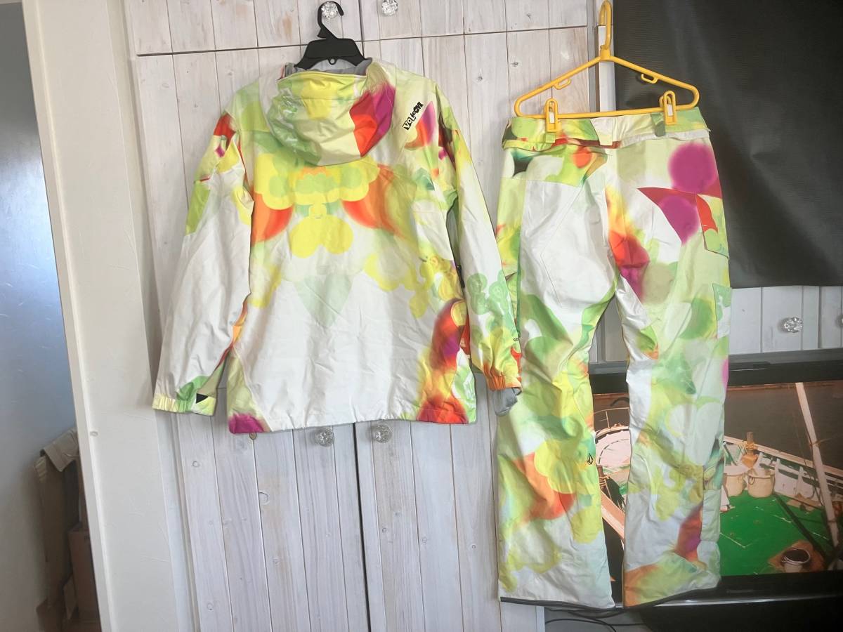 送料込 VOLCOM ボルコム 上下セット サイズM USED GORE-TEX 送料込 VOLCOM ボルコム 上下セット サイズM USED GORE-TEX