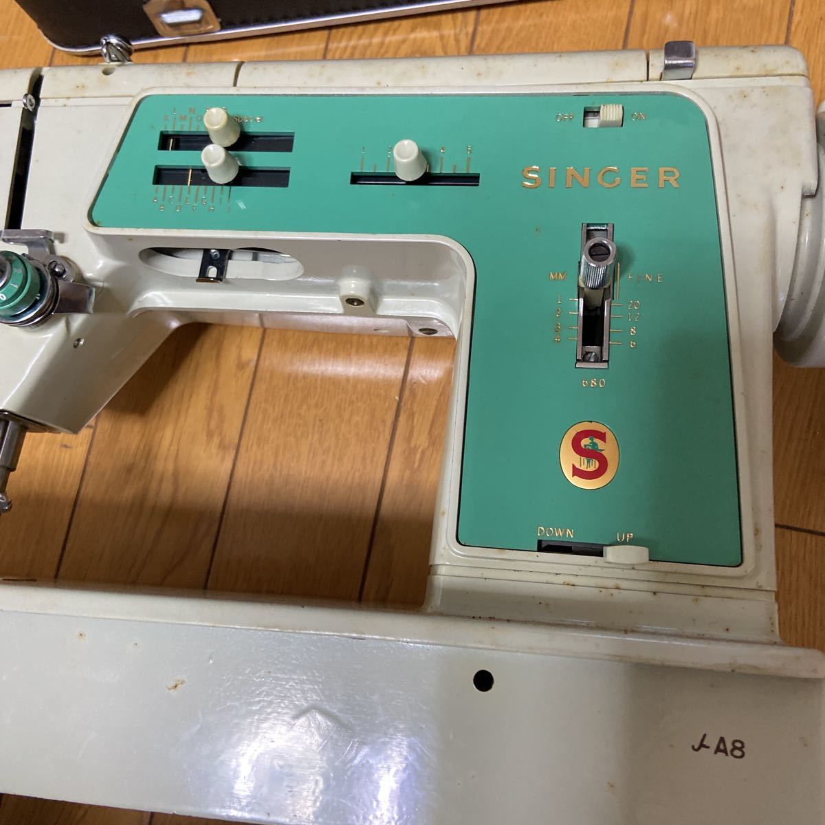 SINGERミシン　J-A8 ジャンク品 コード無し_画像2