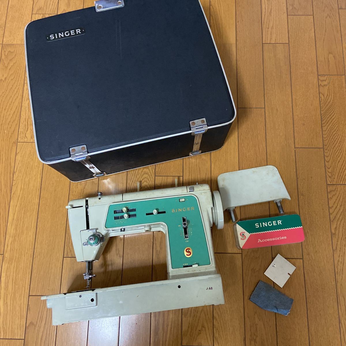 SINGERミシン　J-A8 ジャンク品 コード無し_画像1