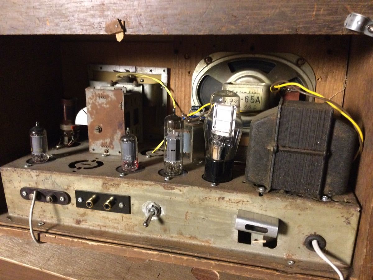 真空管ラジオ Taiyo AM ラジオ　改造品　RCA 入力とラジオとの切替スイッチを持ち、CDプレーヤー等を接続してモノラル再生を楽しめます。_画像9