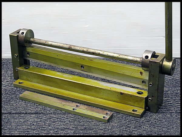 △美品! 手動式 小型 板金切断機 切断幅370mm 板金加工/鉄板切断 △美品! 手動式 小型 板金切断機 切断幅370mm 板金加工/鉄板切断