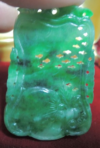深緑 翡翠 掛件 彫鳥 果物 １５ｇ - 2