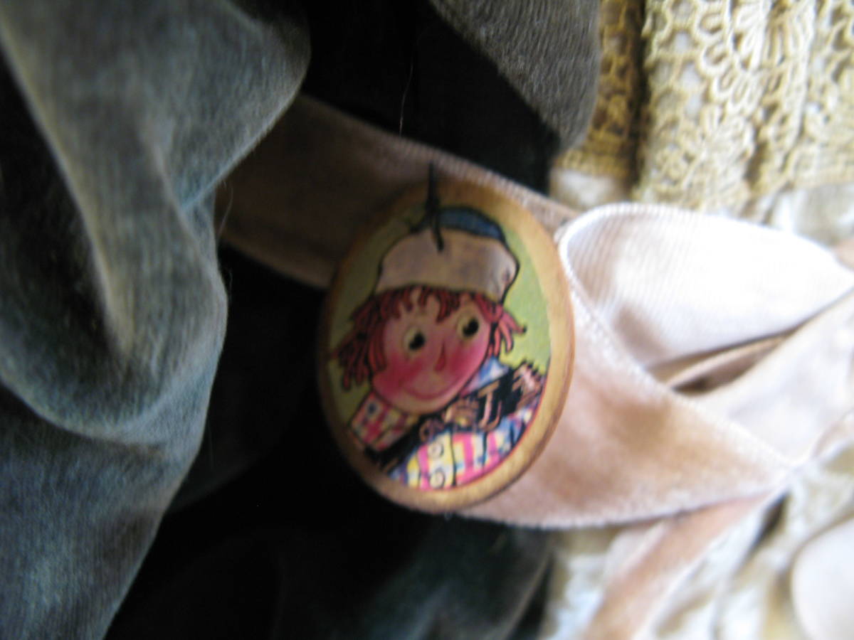 タタードラビット　アニー　the TAtteRed RAbbit FARM　 ONE-OF-A-KIND　Collection Annie in Antique Sweater ヴィンテージドール_画像5