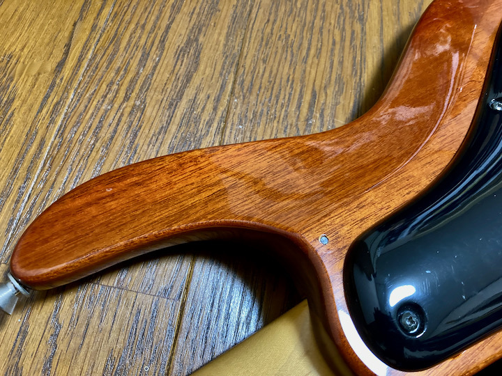 FERNANDES RESONA RS-1800 ホンジュラスマホガニー1ピースボディの限定モデルです。 4