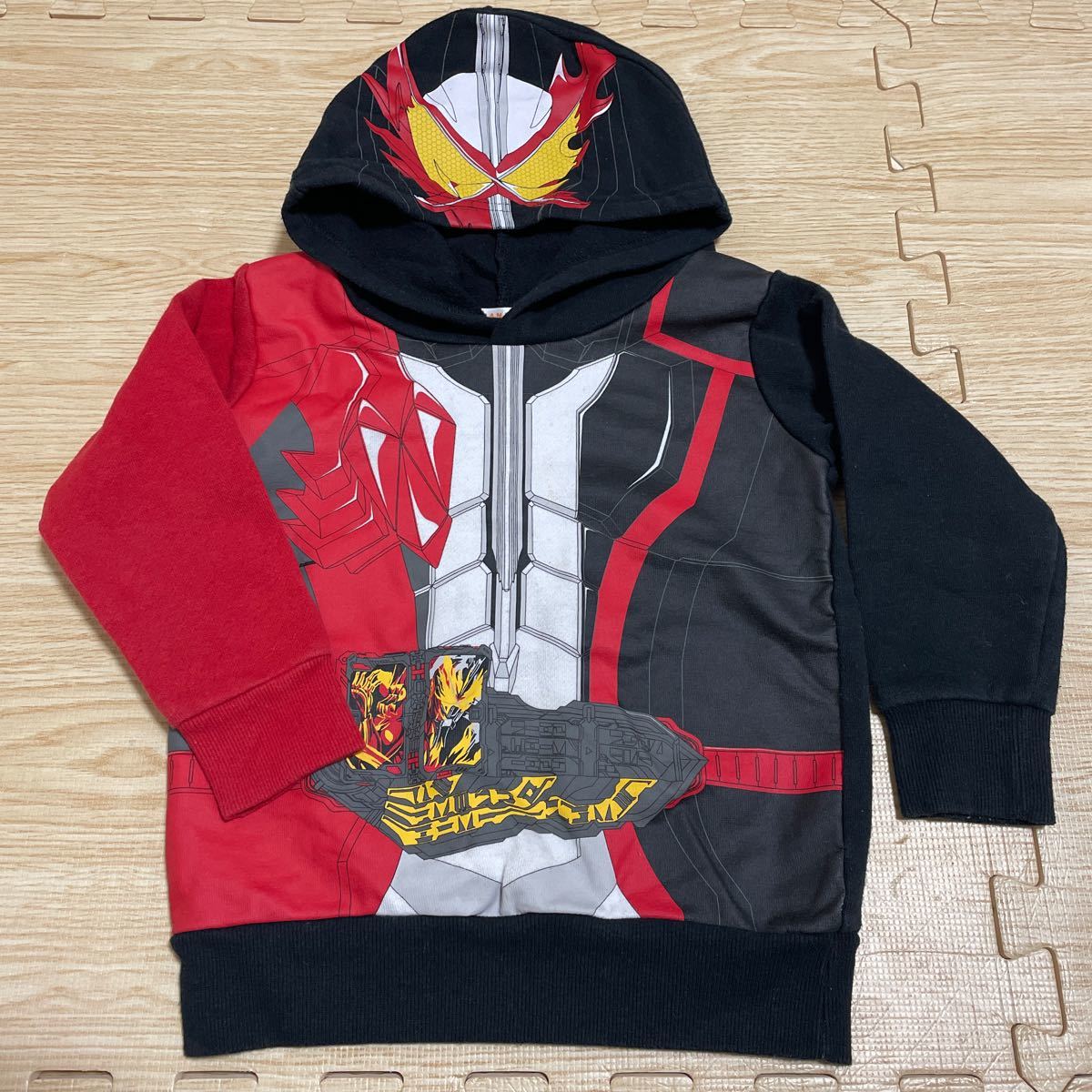 仮面ライダーセイバーパーカー100センチ なりきりパーカー