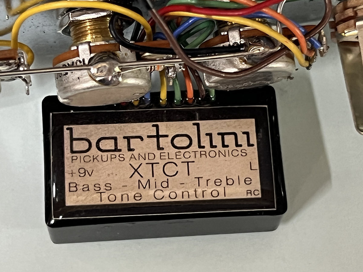 ○ BARTOLINI XTCT ベース用プリアンプ搭載 Jazz Bass Control